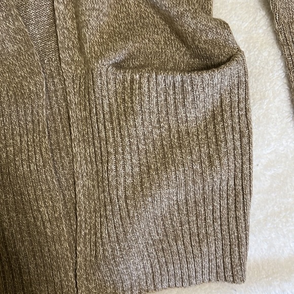 Brown cardigan 🤍 - Picture 2 of 3